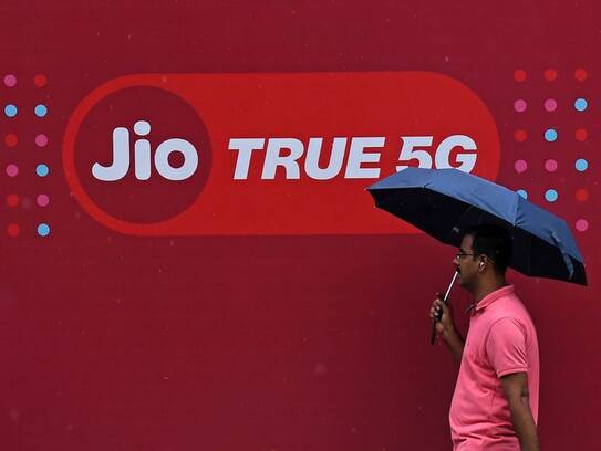 jio demonstrates indias first satellite based gigabit broadband to connect the remotest corners of india-sak