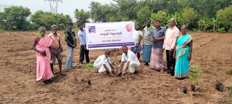 farmers plant nearly 2 lakhs saplings all over the tamil nadu on behalf of cauvery calling movement on gandhi jayanti 