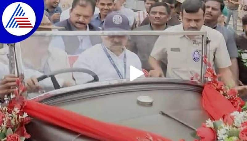 CM Basavaraj Bommai Rounds in Vintage Car in Bengaluru grg