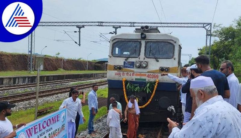 Grand Welcome to the Bengaluru-Murdeshwar Train grg