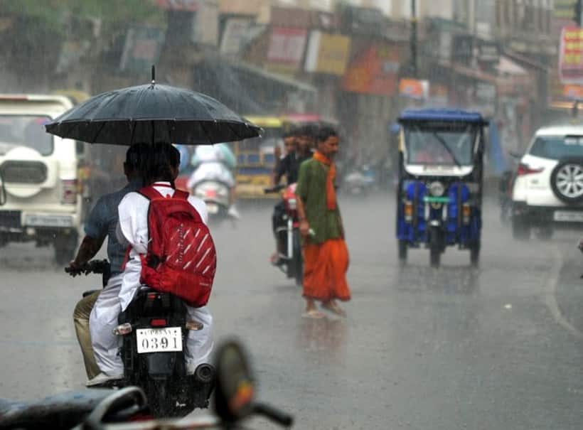 Telangana rains: మ‌రో మూడు రోజులు భారీ వ‌ర్షాలు.. అప్ర‌మ‌త్త‌మైన తెలంగాణ ప్ర‌భుత్వం 
