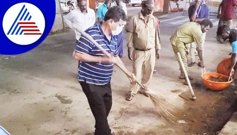 Gandhi Jayanti special  MP Renukacharya did cleaning work at davanagere rav