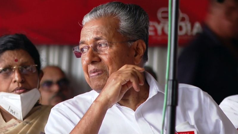 Kerala CM Pinarayi cries stops speech on midway remembering Kodiyeri Balakrishnan