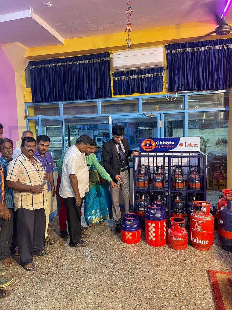 Minister I Periyasamy will introduce the small type of cylinder today