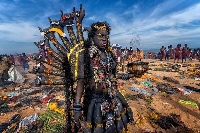 laksh of devotees participate dhassara festival at kulasekarapattinam in thoothukudi vel