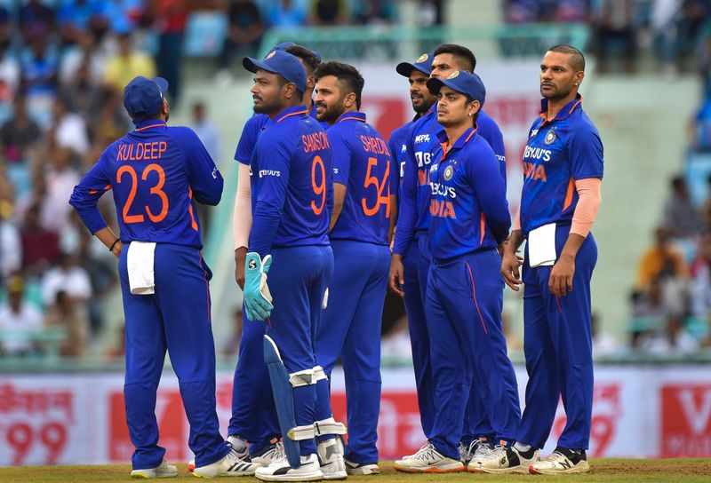 IND vs SA Team India bowlers restrict South Africa by 99 runs in Final ODI Delhi ckm