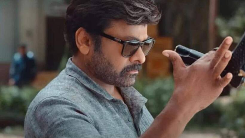 ఫస్ట్ లుక్ రిలీజ్ కాగానే...చిరుని గిల్లటం మొదలెట్టారే