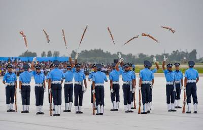 Air Force Day पर चंडीगढ़ में हुई शानदार परेड, 10 फोटो में देखिए वायुसेना का दम 