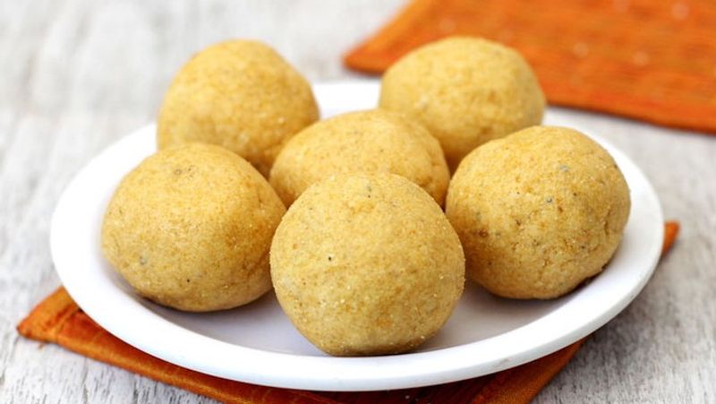 how to cook moong dal laddu