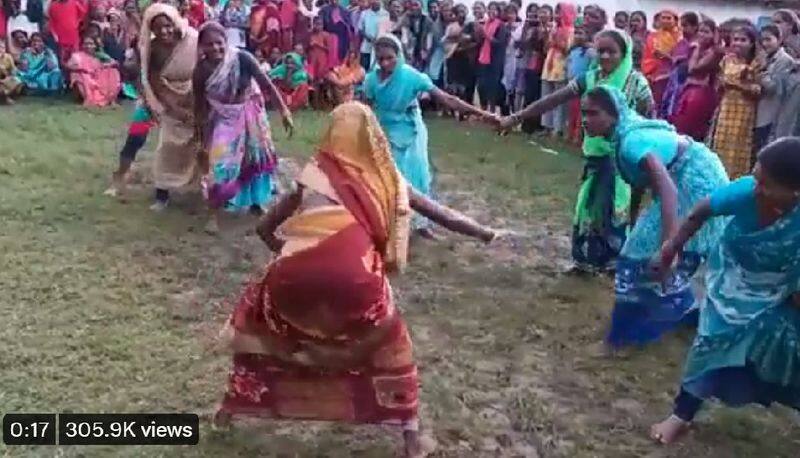 saree clad women playing kabaddi video goes viral in social media akb