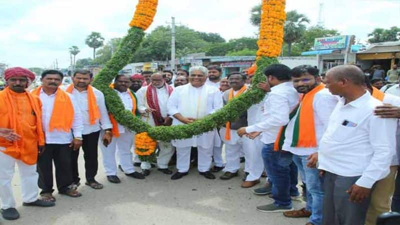 union minister Bhupendra Yadav slams kCR