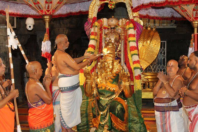 madurai koodal azhagar perumal temple pournami festival held very well