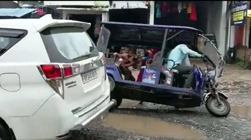 UP civic apathy: E-Rickshaw overturns next to VIP convoy on potholed road, officials don't stop