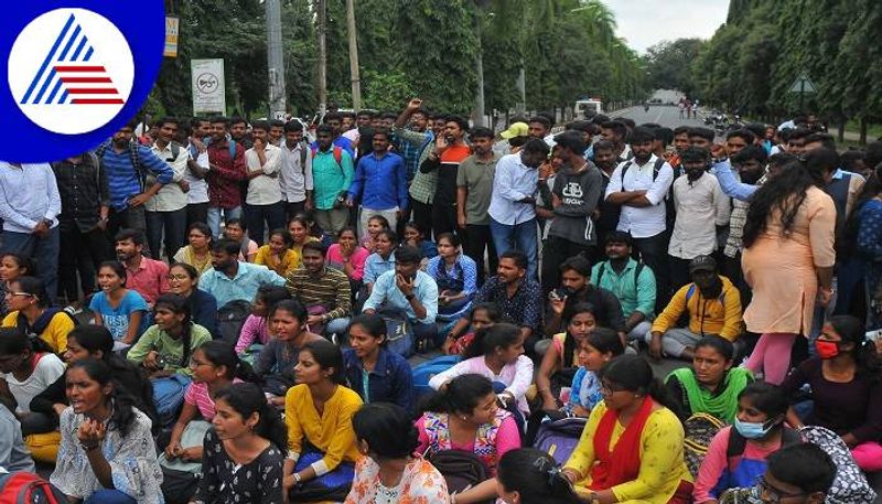 Students Continuing Protest of Accident Case in Bangalore University Campus grg