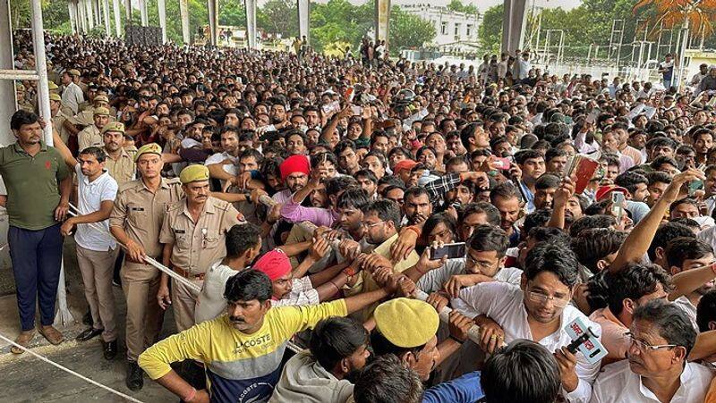 Mulayam Singh Yadav, the leader of the Samajwadi Party, was cremated in Saifai.