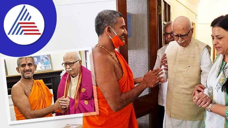 pejavara vishwesh teerth swamiji met l.k.advani at dehli