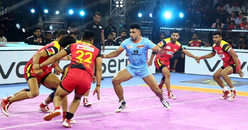 Pro Kabaddi League, PKL 2022: Maninder Singh helps Bengal Warriors thrash Bengaluru Bulls, Dabang Delhi pulls off miracle over UP Yoddhasa-ayh