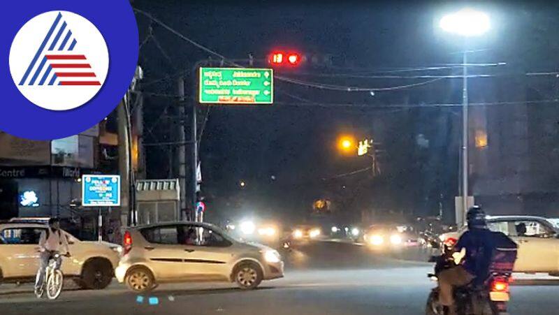 heart shaped traffic lights are appearing across bengaluru ash 