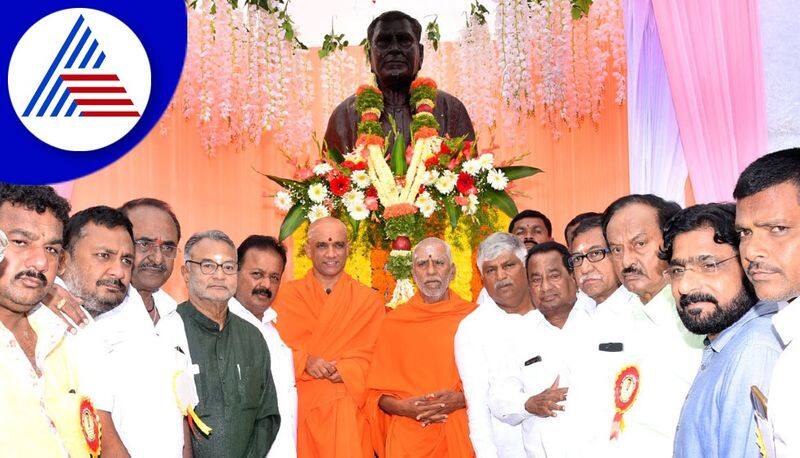 Let the idols inspire the youths says dr nirmalanandanatha swamiji gvd