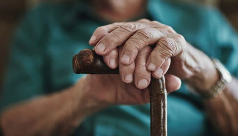 tattoo helped an old man to reunite with his family 