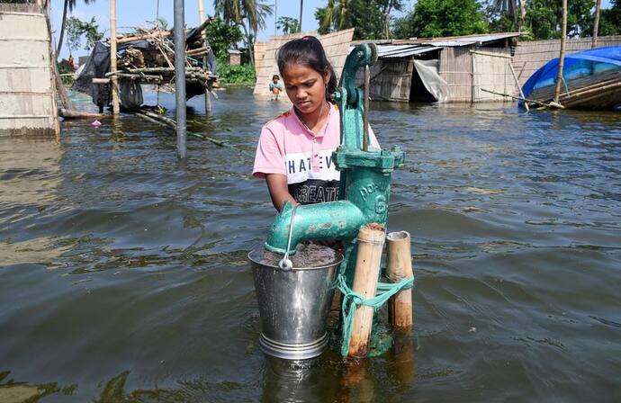 Southwest Monsoon: जाते-जाते पलटी बारिश, असम में फिर बुरा हाल, जानिए किन राज्यों में क्या है अलर्ट