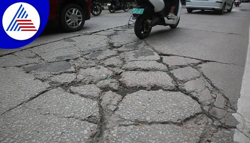 Road Pothole in Front of Vidhanasoudha in Bengaluru grg