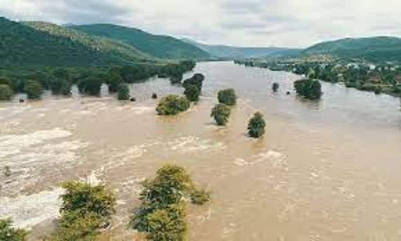 Mettur dam is rising rapidly as 1 30 lakh cubic feet of water is released from Karnataka dams KAK