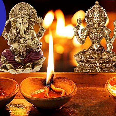 Friday Remedies: శుక్రవారం రోజున ఇలా చేస్తే..లక్ష్మీ దేవి మీ ఇంట్లో అడుగుపెట్టడం ఖాయం..!