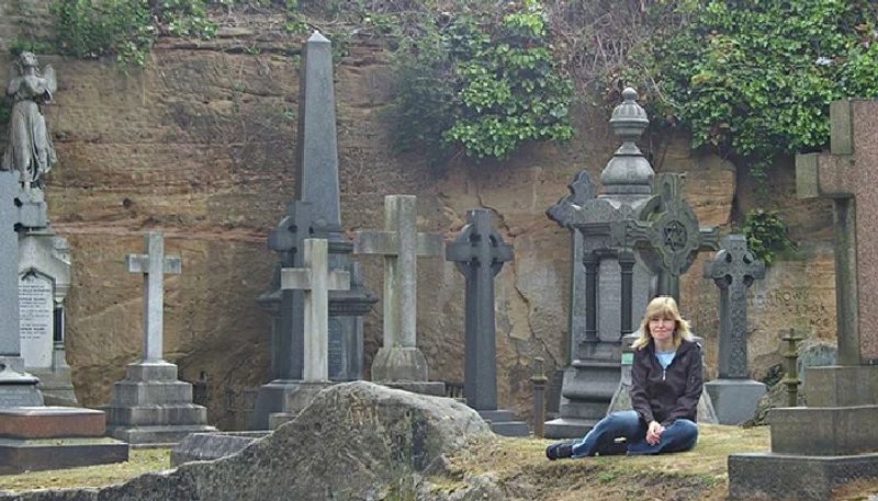 woman who loves to attend strangers funerals 