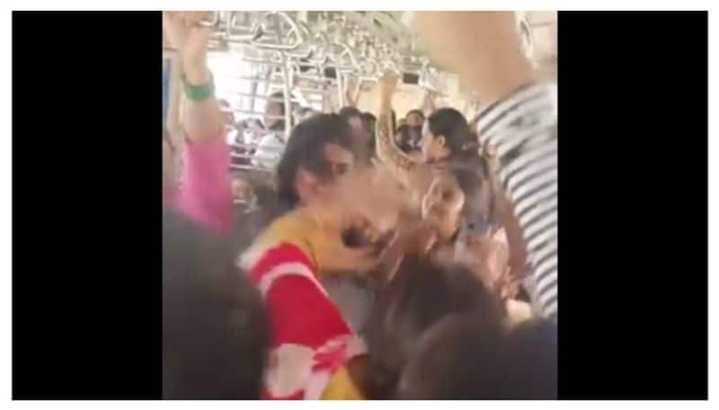 women fight in mumbai local train over seat 