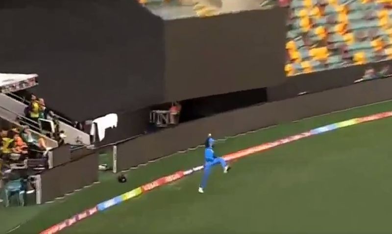 virat kohlis one handed catch in final over helps indias win against australia in warm up match of t20 world cup