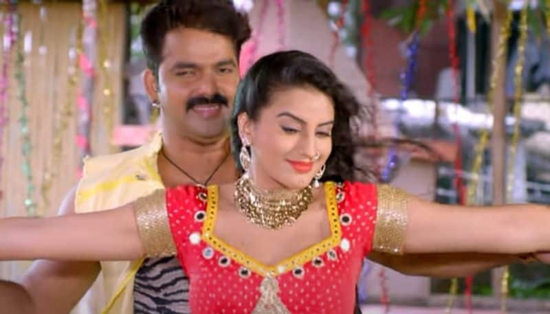 Bhojpuri actress Akshara Singh's SEXY dance moves with Pawan Singh in red blouse will make you crazy-WATCH RBA