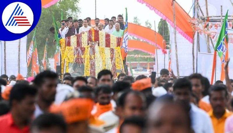 Fan Given Puneeth Rajkumar Photo to CM Bommai During Jana Sankalpa Yatra Rally in Bidar grg