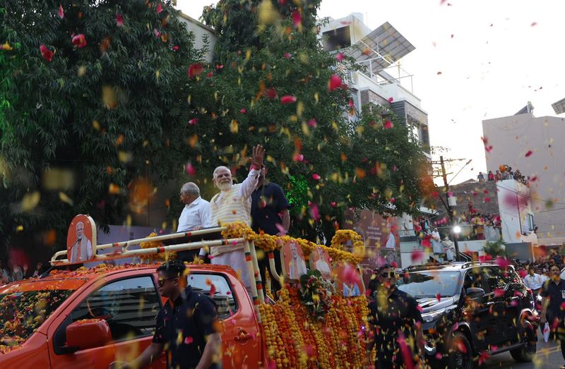 1 Lakh People Participated in PM Narendra Modi Road Show in Mandya grg