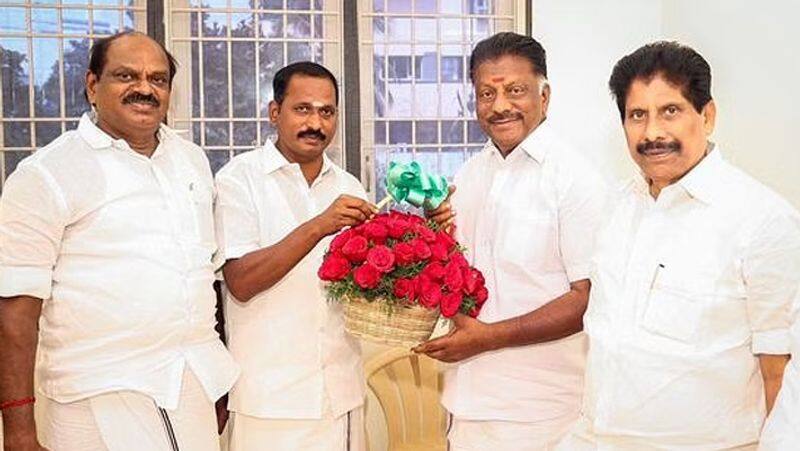 Former AIADMK MLA chandrasekaran join OPS team... Thangamani Shock