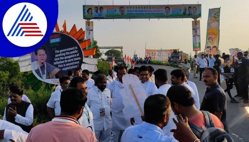 rahul gandhi resumes bharat jodo yatra from Mantralaya at raichur gvd