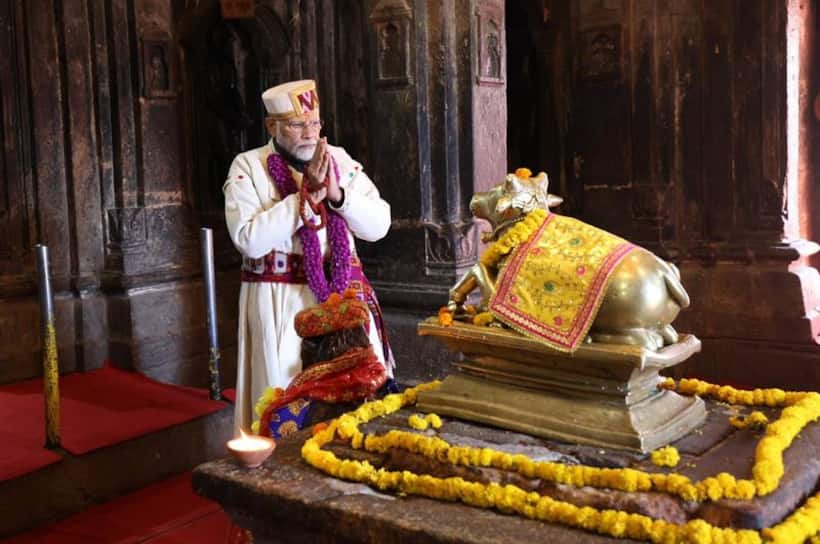 Donning white coloured traditional attire, PM Modi offers prayers at Kedarnath temple