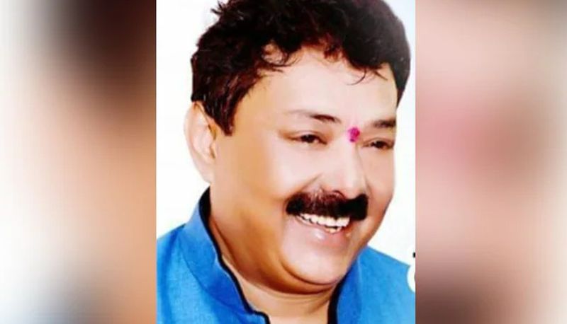 Mumbai Famous Builder, real estate developer Paras Porwal kills self by jumping from building akb