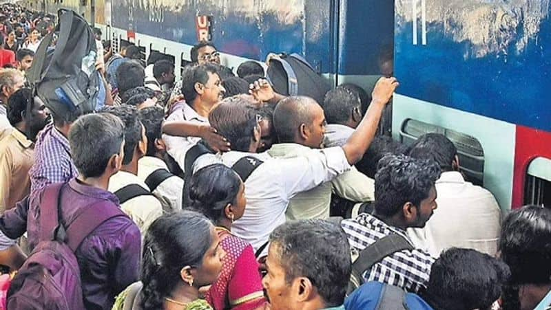 Crowded passengers at Chennai airport ahead of Diwali; Ticket price increased many times!!