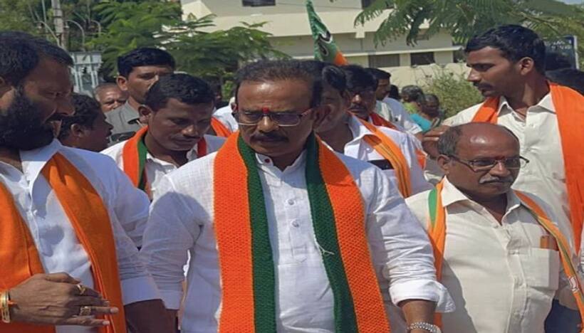 ముందే ఊహించాం.. ఆయన శరీరం మాత్రమే బీజేపీలో , ఆత్మ కాంగ్రెస్‌లోనే : రాజగోపాల్ రెడ్డి రాజీనామాపై నర్సయ్యగౌడ్ 