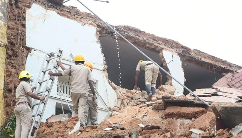 106 year old Maharani College building wall collapsed snr