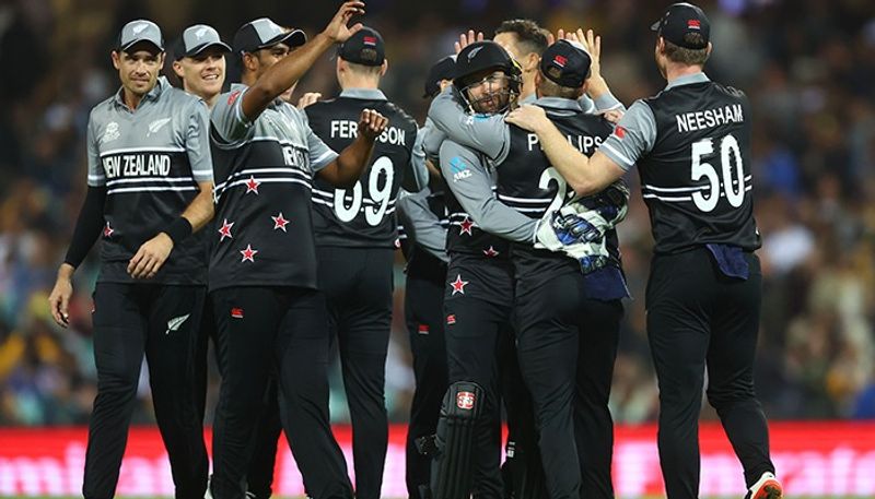 new zealand beat australia by 89 runs in first super 12 match in t20 world cup