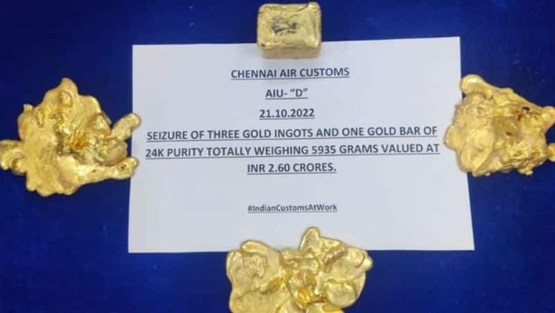 Mumbai passengers arrested for smuggling gold at Chennai airport