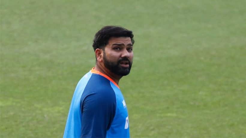 Ind vs Pak मैच से पहले प्रैक्टिस सेशन में पहुंचा रोहित का जबरा फैन ,देखकर कप्तान साहब बोले  तू फिर आ गया