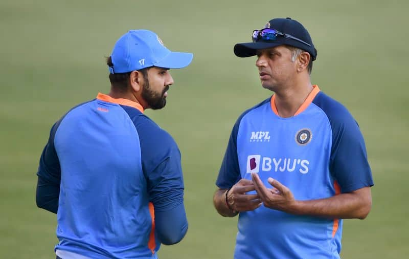 dinesh karthik explains why rohit sharma and rahul dravid not giving yuzvendra chahal to play in t20 world cup