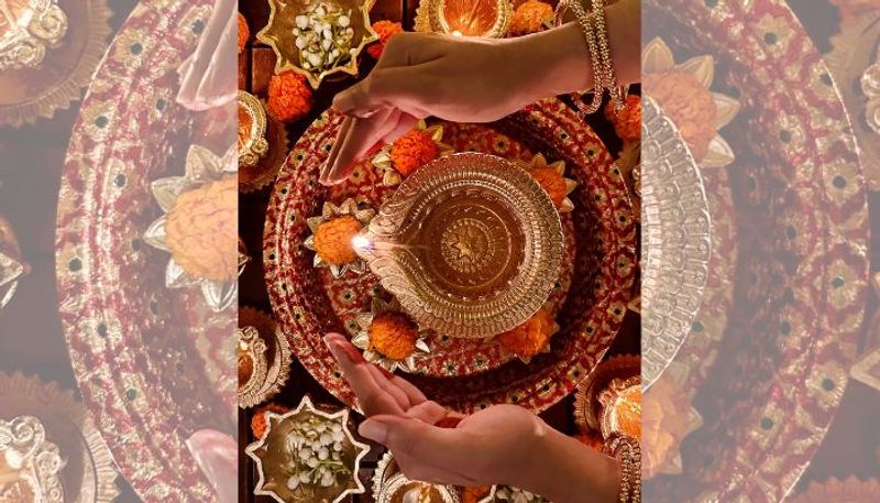 Apple CEO Tim Cook Shares Mumbai Photographer's Diwali Image,