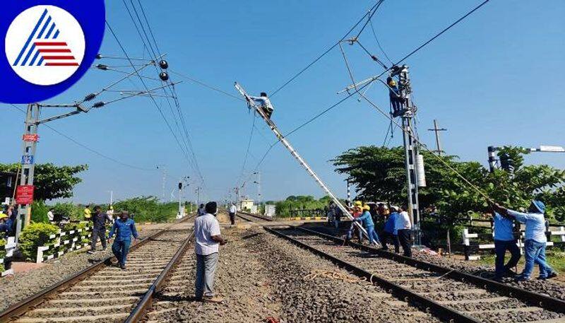 Derailed Goods Train in Gadag Hootagi Route grg