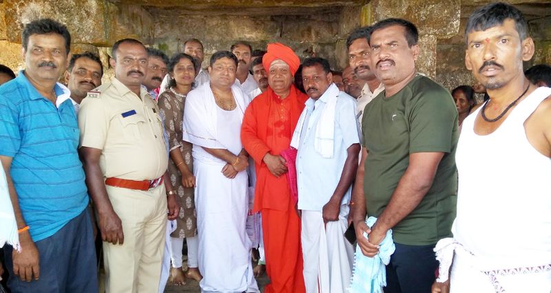 1000 Of Devotees Visits Shidlu Mallikarjuna swami Temple snr