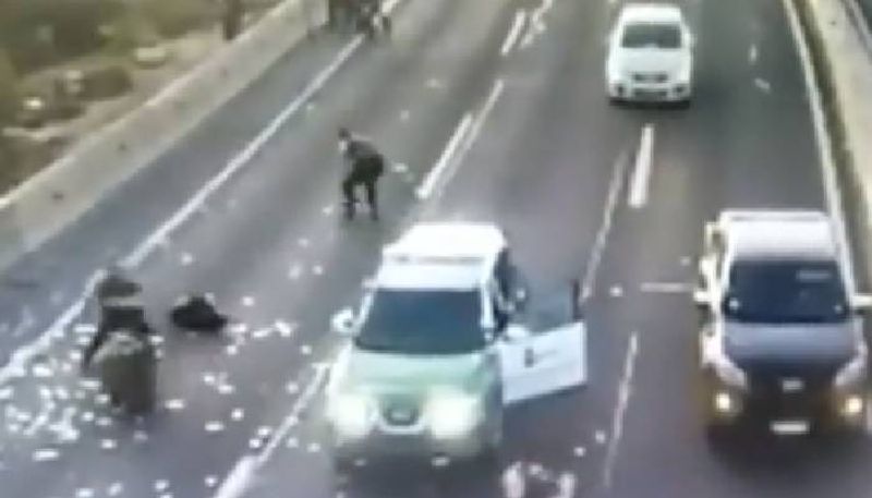 money rain in Chilean highway 