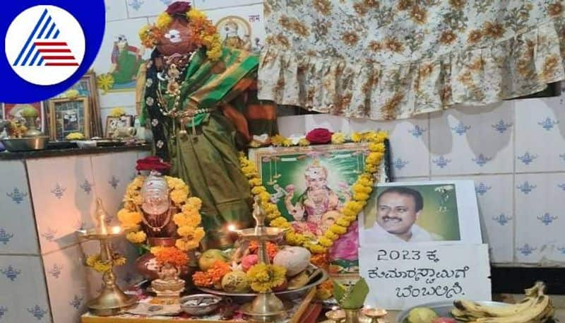 Fan Pooja to HD Kumaraswamy Photo With Goddess Lakshmi During Deepavali in Koppal grg